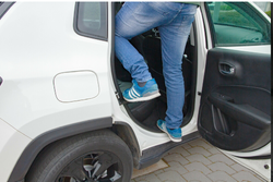 Türschwellenleuchte mit Sicherheitshammer