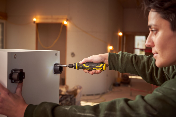 STANLEY 4V Akku-Schraubendreher mit Ladegerät und Bits